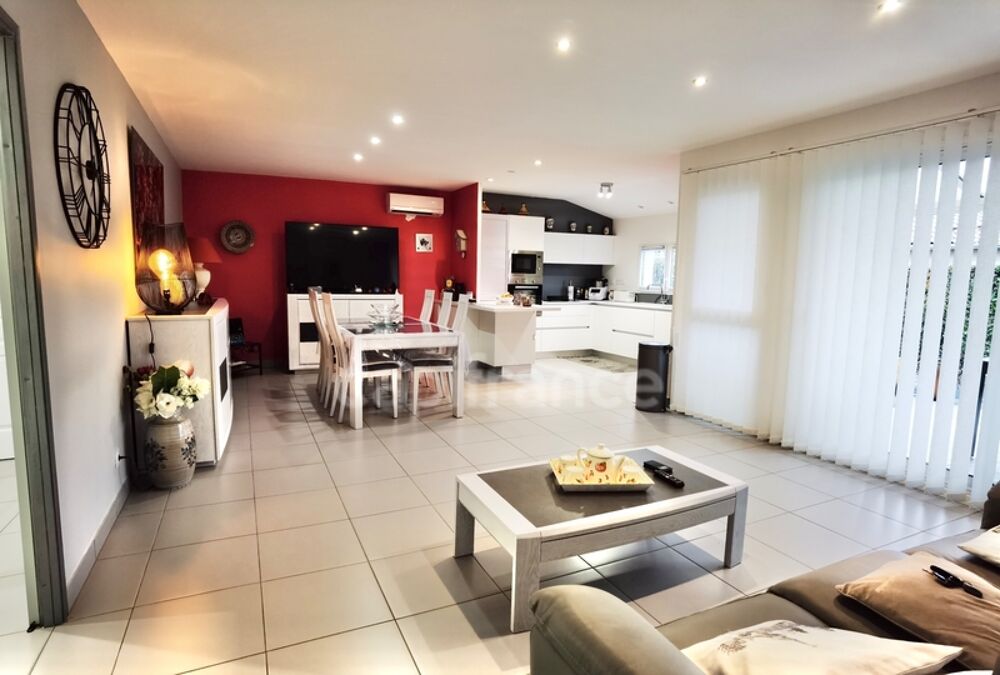 Dpt Gard (30), à vendre maison P3 de 91 m², terrasse, terrain d'environ 65m2, garage, place de parking, copropriété, piscine