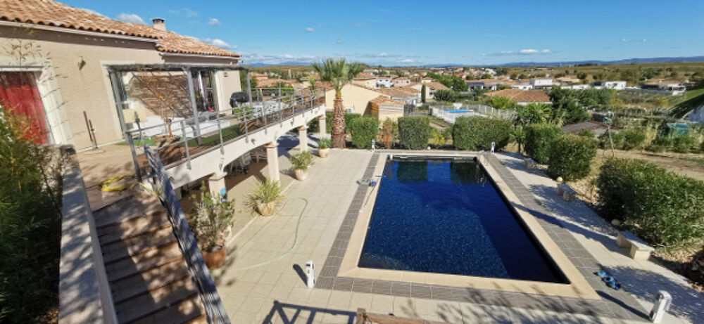 Villa exeptionnelle avec deux magnifiques gites sur un très grand terrain avec piscine