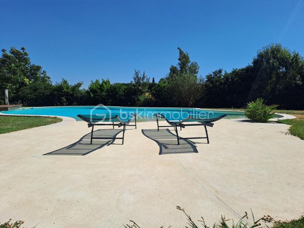 Longère de 275 m² avec dépendances et piscine