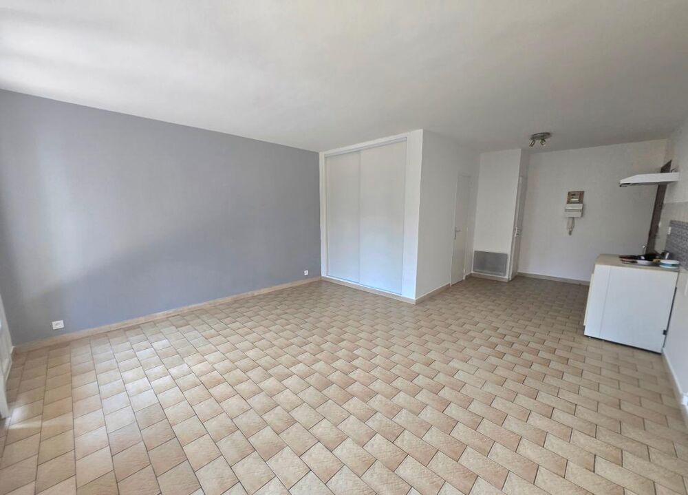 Marignane  Appartement/Studio rénové avec jardin, balcon et accès direct au sous-sol privatif de 32,70 m² !