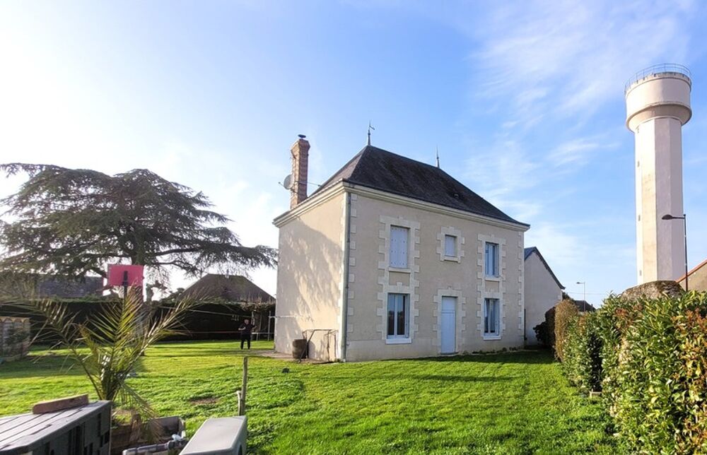 Vente Maison Centre de Port de Piles, maison de caractère en pierre de taille, près de 200  m² habitables sur un terrain clos de 4805 m² et d Port de piles