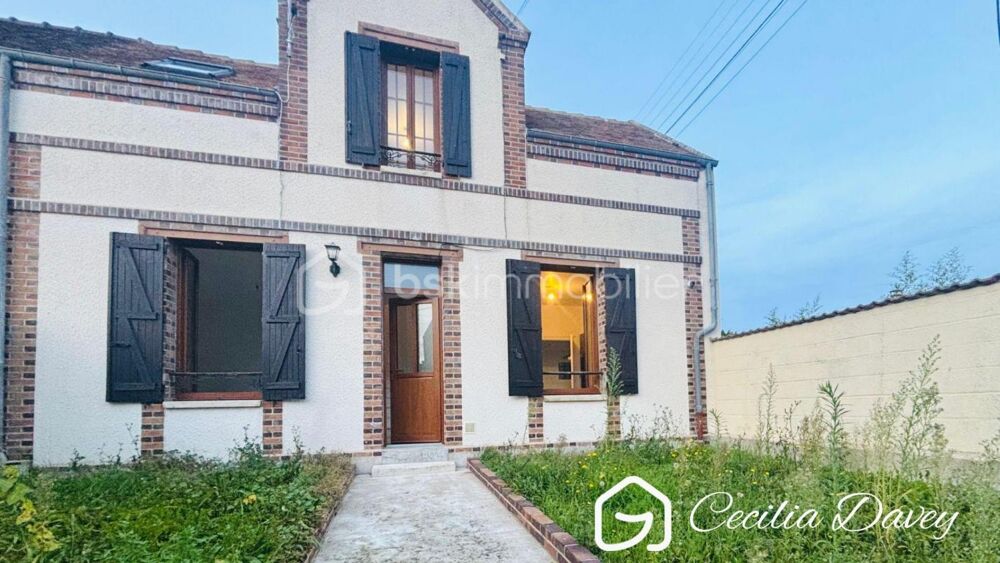 Vente Maison *** Nouveauté : Jolie Maison bourgeoise entièrement refaite à neuf, avec son petit jardin située en plein cœur de la ville de Se Sens