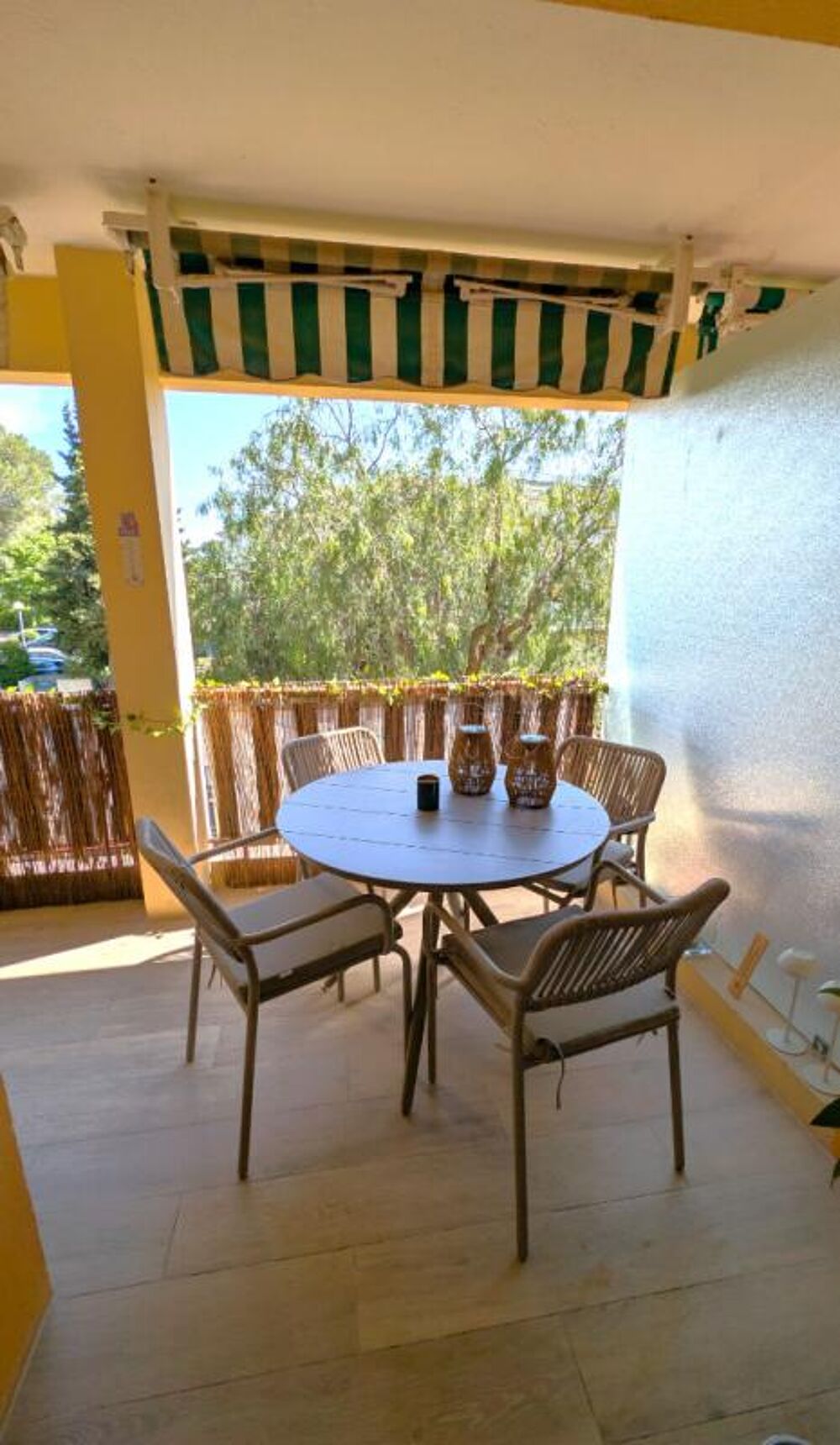 GRAND T2 AVEC TERRASSE PARKING ET CAVE . EMPLACEMENT EXCEPTIONNEL AU C?UR DE BOULOURIS