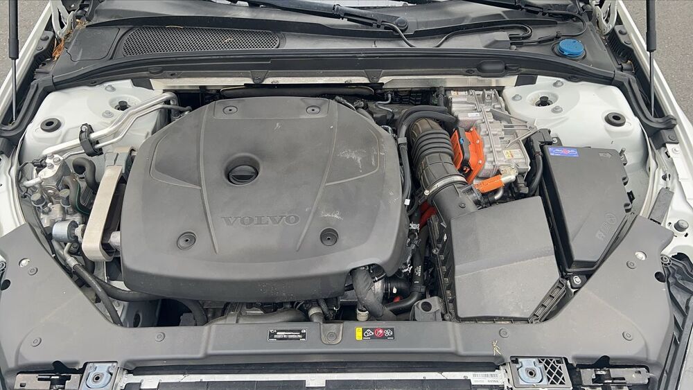 V60 III 2.0 T8 392 Plug in Hybrid AWD Geartronic8 Business Execu 2019 occasion 49400 Saumur