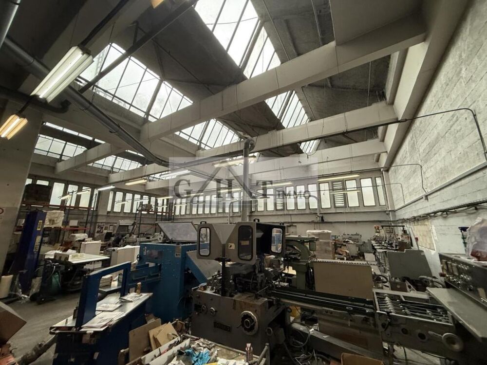   ENTREPÔT-BUREAUX de 490 M2 À LOUER SUR MONTREUIL! Montreuil