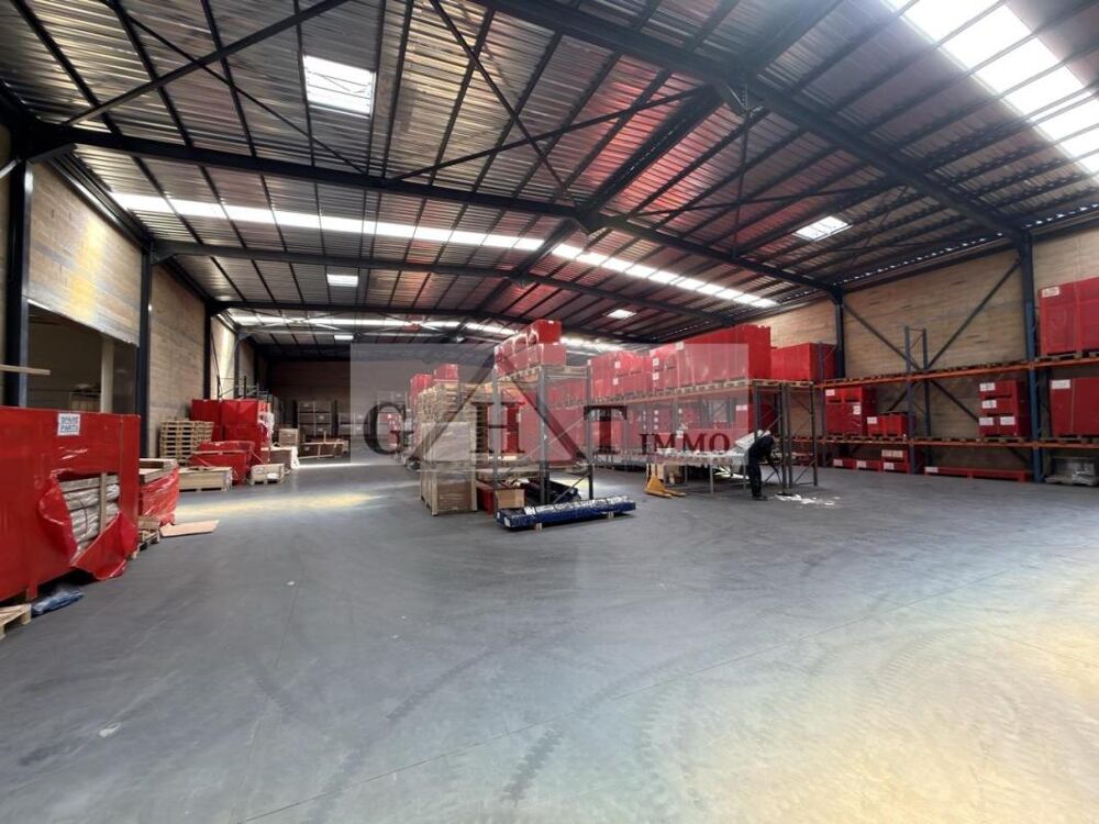   ENTREPOT 2100M2 A VENDRE LISSES 