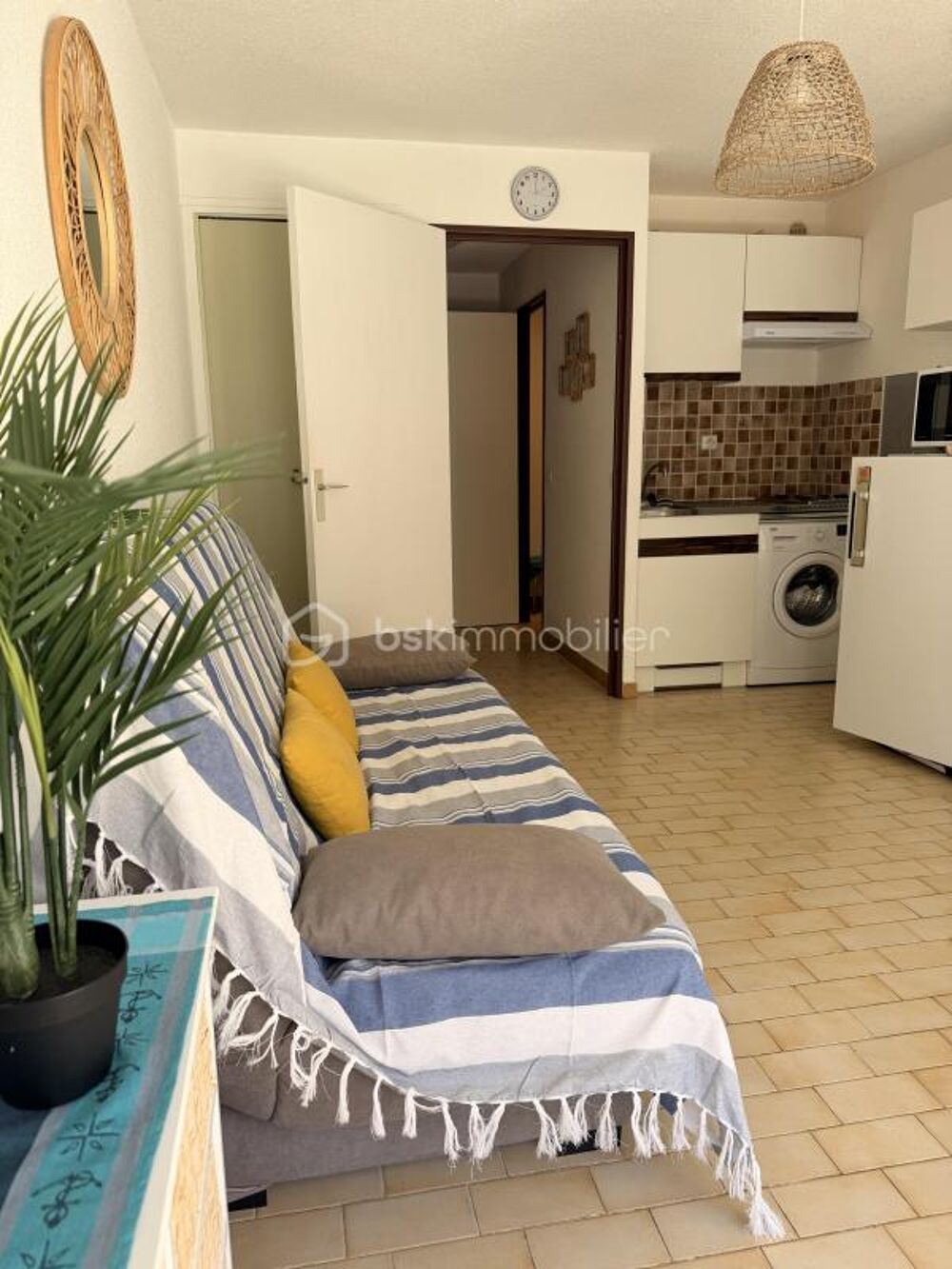 Studio cabine de21 m2 environ avec parking et jolie vue dégagée