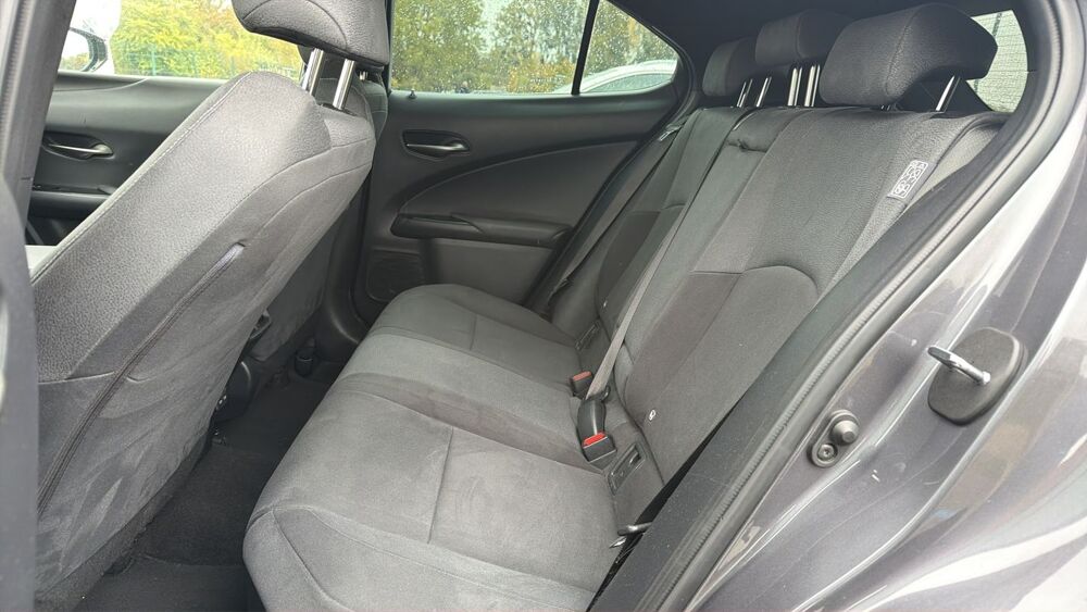 UX 2.0 VVT-i 184 Hybrid 4WD e-CVT Pack Confort Business 2022 occasion 95260 Beaumont Sur Oise