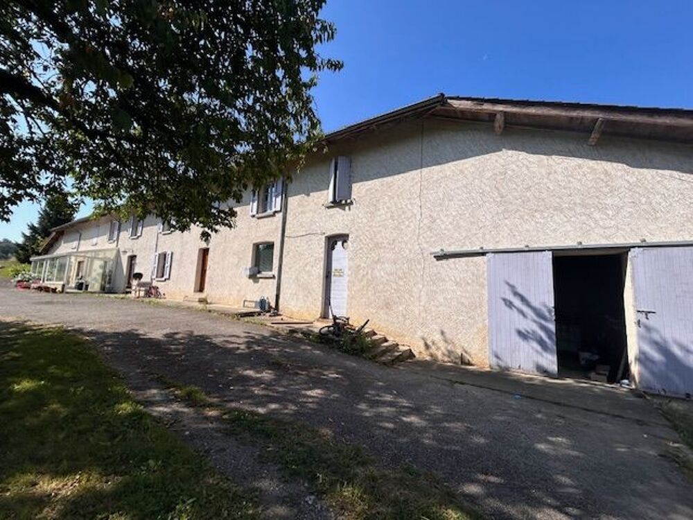 Tènement immobilier comprenant 3 batisses sur 2.5 hectares avec rivière