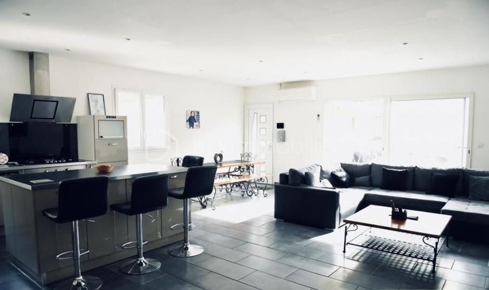 Vente Maison Grand ensemble immobilier de 367 m² avec terrain & Parking Arles