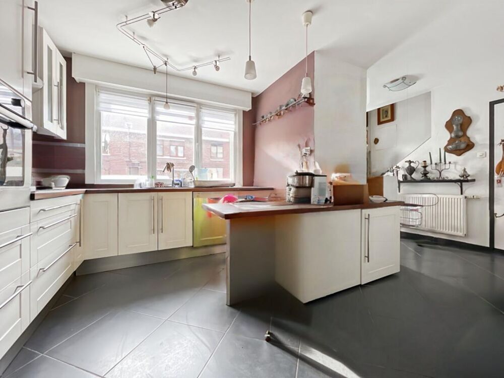 MAISON SEMI-MITOYENNE - GARAGE - 4 CHAMBRE - 100 m² - COMINES