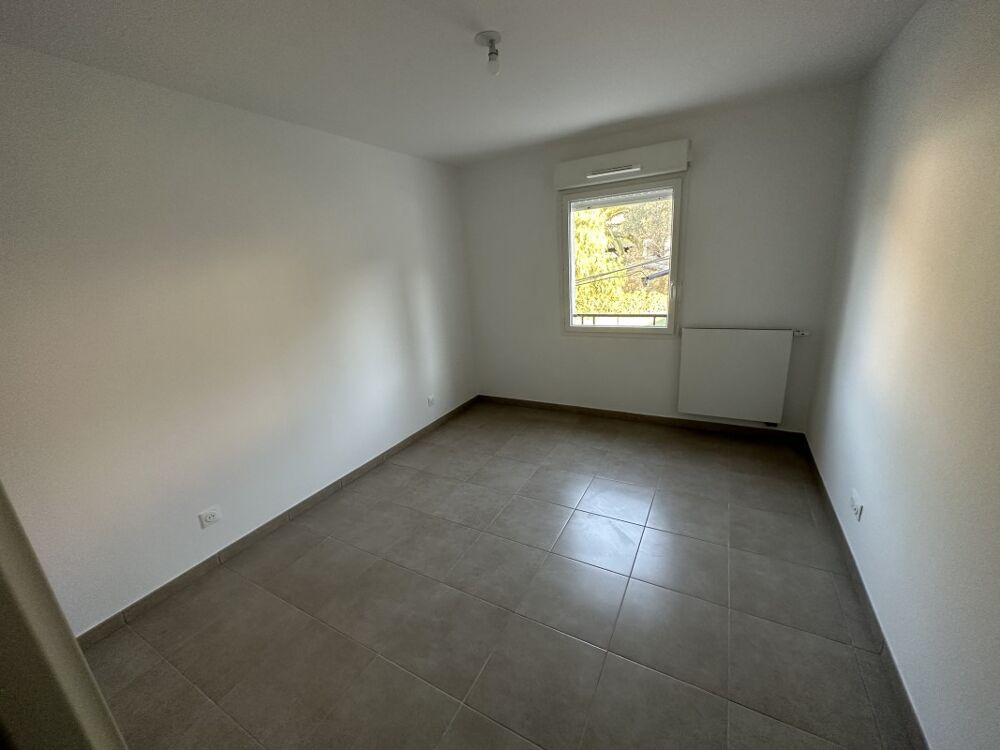 Location Appartement T2 avec parking et terrasse à TOULON Toulon