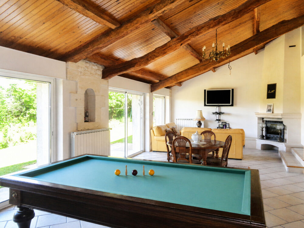 Maison charentaise en pierre rénovée  163 m² habitables  Saint-Ciers-du-Taillon (17240)