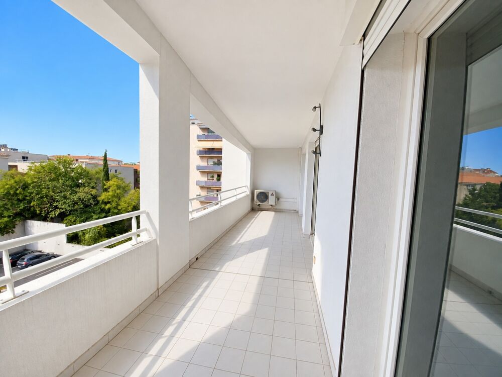 Vente Appartement CENTRE MONTPELLIER PROCHE POLYGONE ET GARE : T4 DE 94 M²+TERRASSE DE 16M² +GARAGE FERME + CAVE !! Montpellier