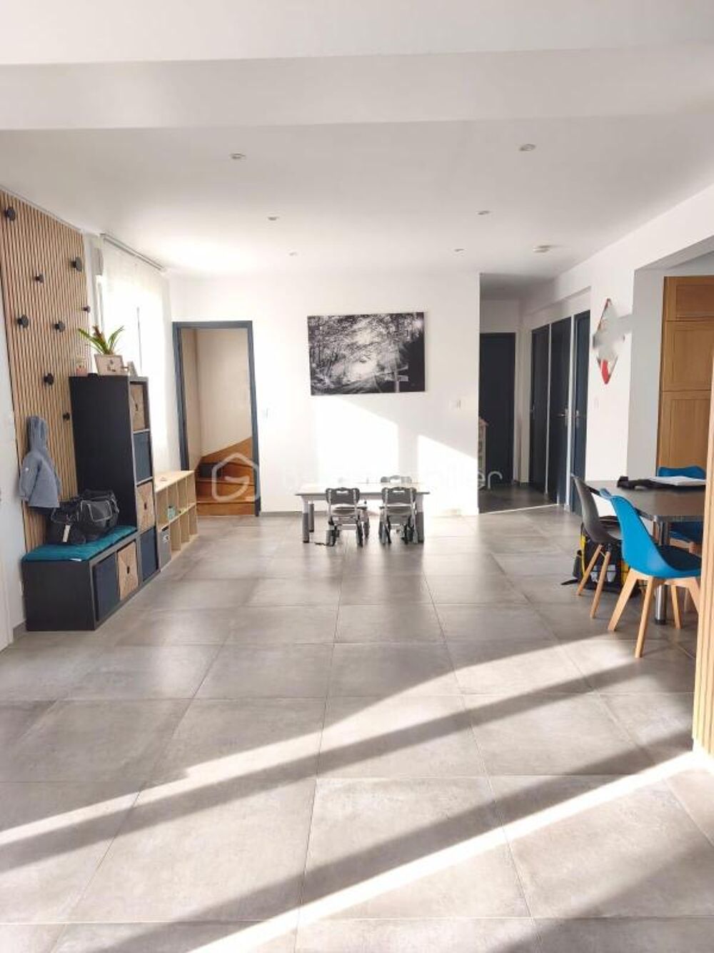 Vente Maison Maison familiale avec 5 chambres, beau terrain de 836 m² et sous-sol complet Ambrieres les vallees