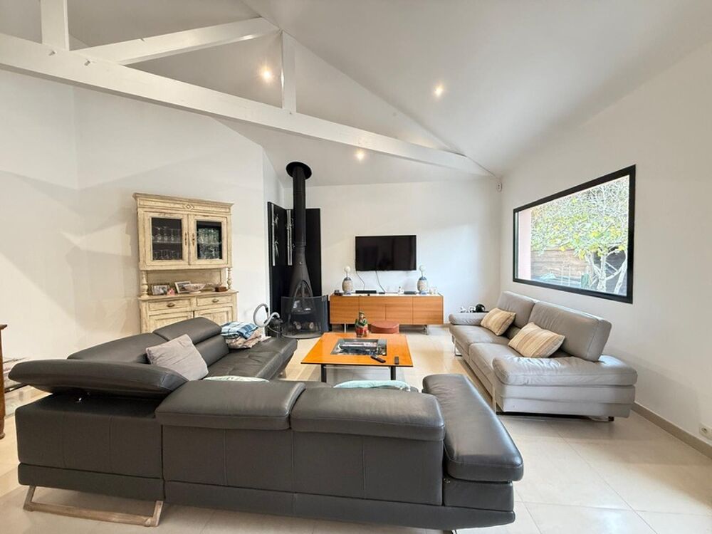 Vente Maison BIGANOS – Quartier recherché du VIGNEAU – Élégante propriété de 190 m² sur un magnifique terrain paysager de 2 370 m² avec pisci Biganos