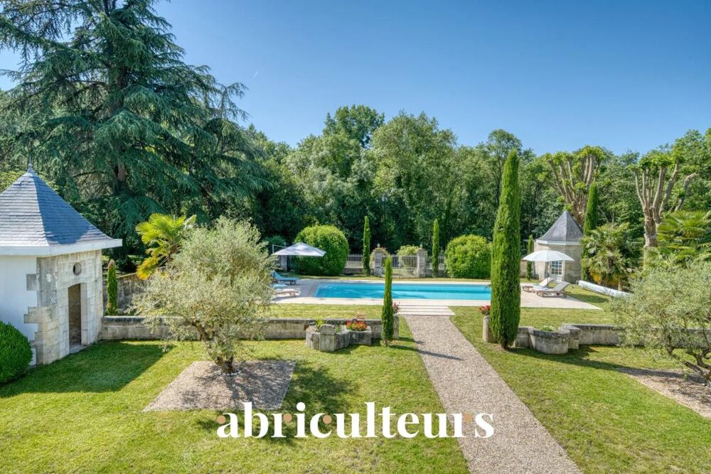 Demeure de 270 m² avec piscine à la vente à Saint-Laurent-de-Cognac (16100)
