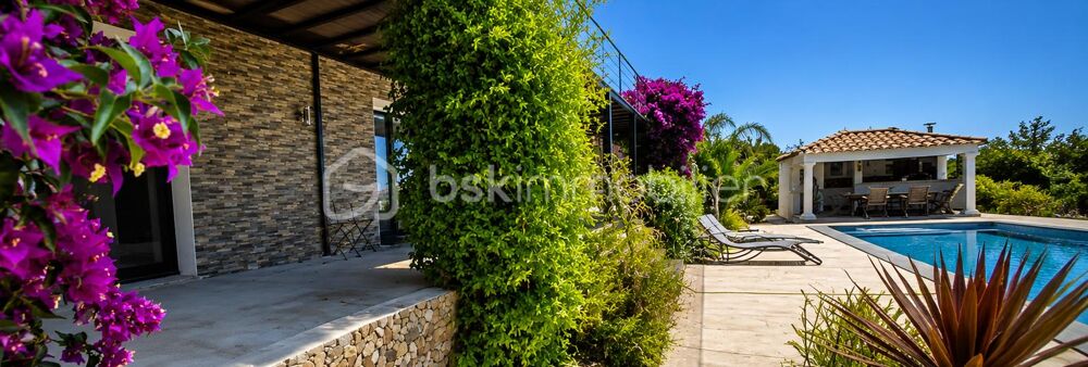 A DRAGUIGNAN (VAR) - PROPRIÉTÉ D'EXCEPTION AVEC VUE PANORAMIQUE, PISCINE, GARAGE ET DEUX APPARTEMENTS INDÉPENDANTS