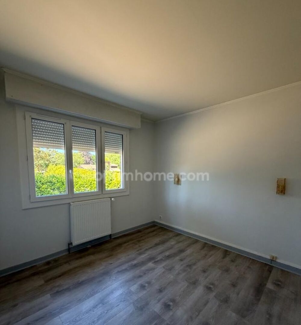 Vente Maison Magnac sur Touvre. Maison 84 m² sur sol sol semi enterré avec jardin Magnac sur touvre