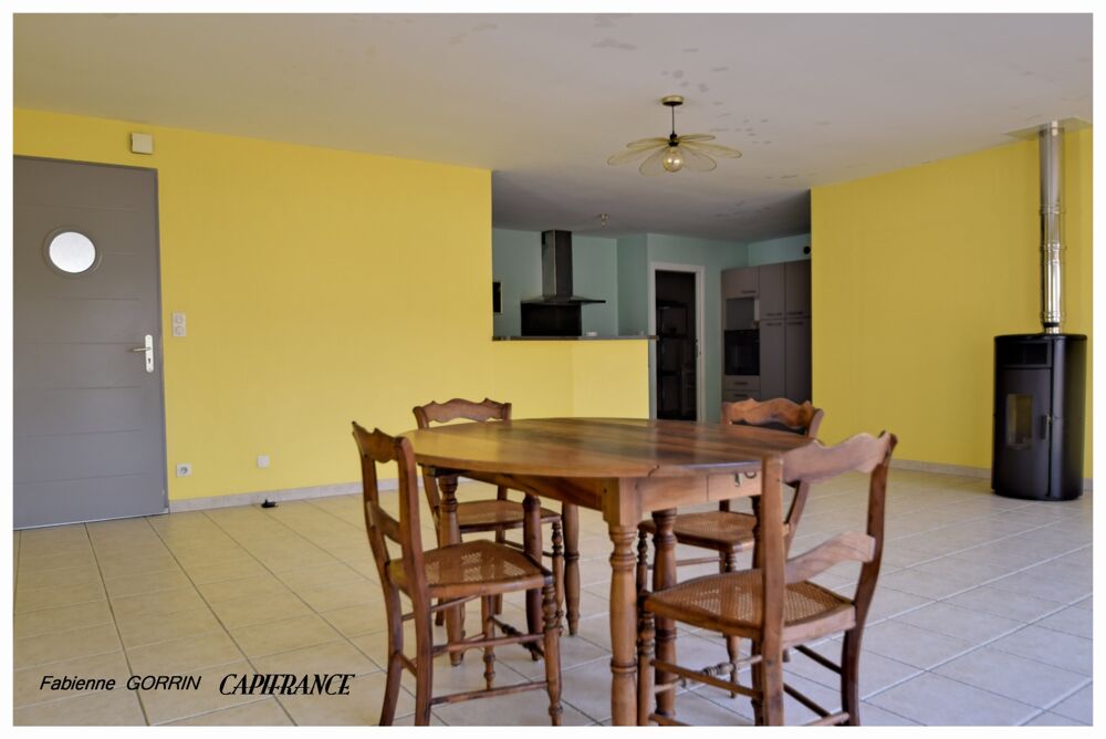 Maison à vendre 5 pièces (17) Plain pied, trois chambres, terrain clos, panneaux photovoltaïques, Abris de jardin et abris à vé