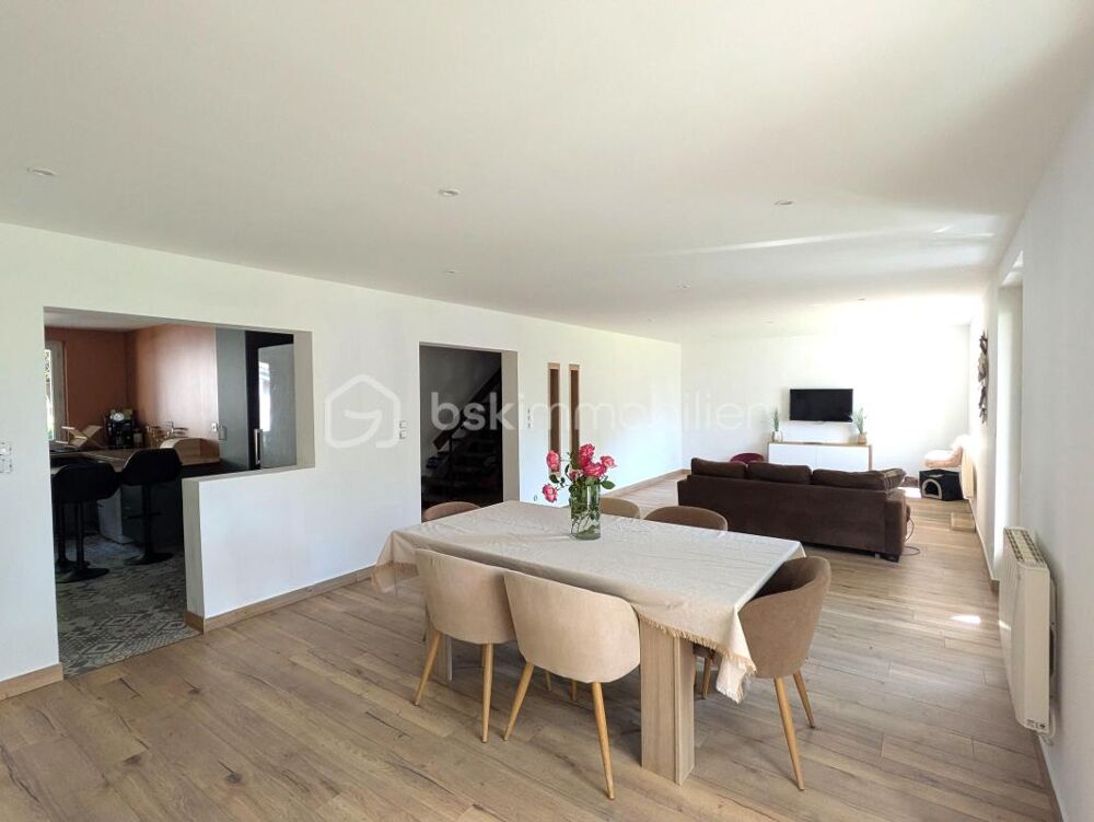 Vente Maison Coup de cœur : Un domaine de 2 hectares pour votre nouveau projet de vie à la LAUBRIERES Craon