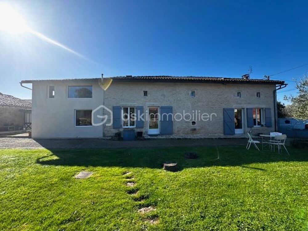 Charmante maison charentaise en pierres  195 m² habitables  Terrain arboré de 1433 m² avec four à pain