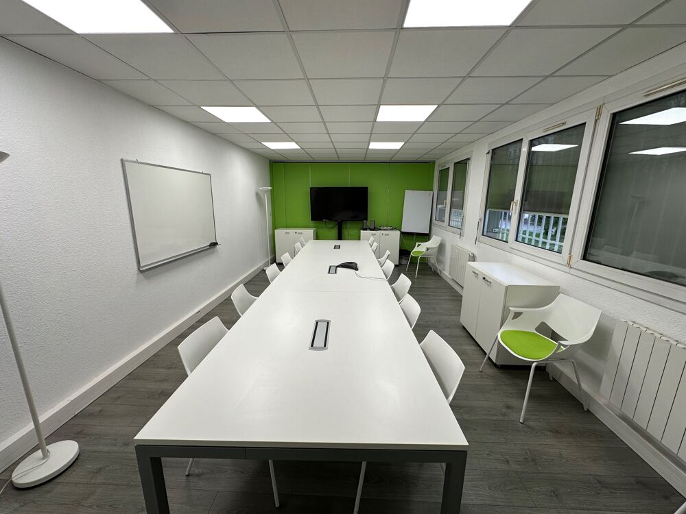   Bureau à louer VENISSIEUX (69), à 50m du périphérique, bureaux d'une surface totale de 74,57 m² + 3 places de parking Venissieux