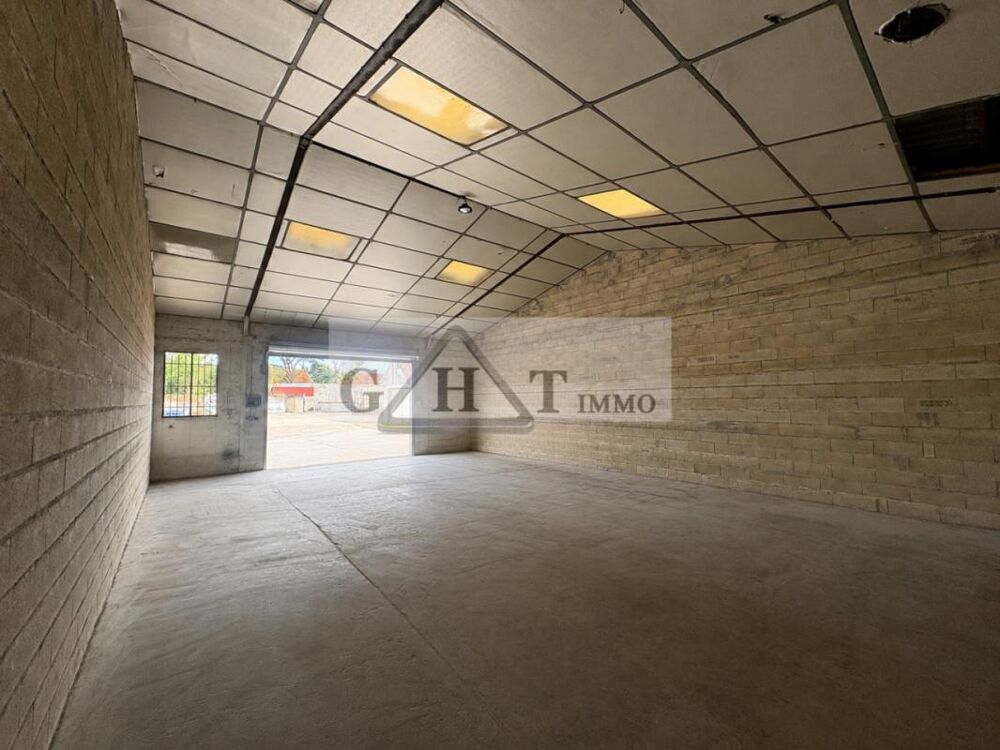   ENTREPOT 98 M² A LOUER A REAU 