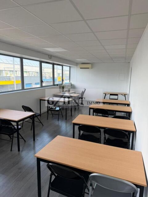   Bureaux de 130 m² à louer à STAINS 