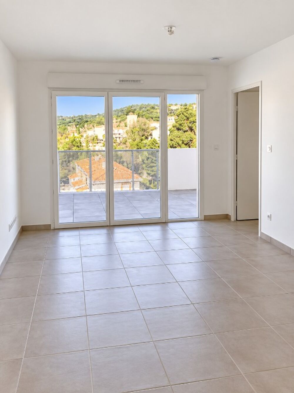Location Appartement T2 avec balcon et parking au LAVANDOU Le lavandou