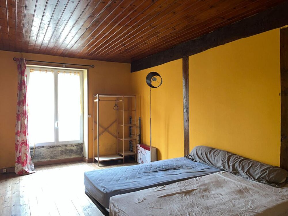 Maison de 63 m2 à Le vigeant , 2 chambres , jardin de 580 m2 avec grange