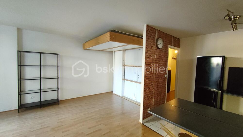 Vente Appartement Grand studio avec terrasse, cave et parkings rue anatole france Noisy le sec