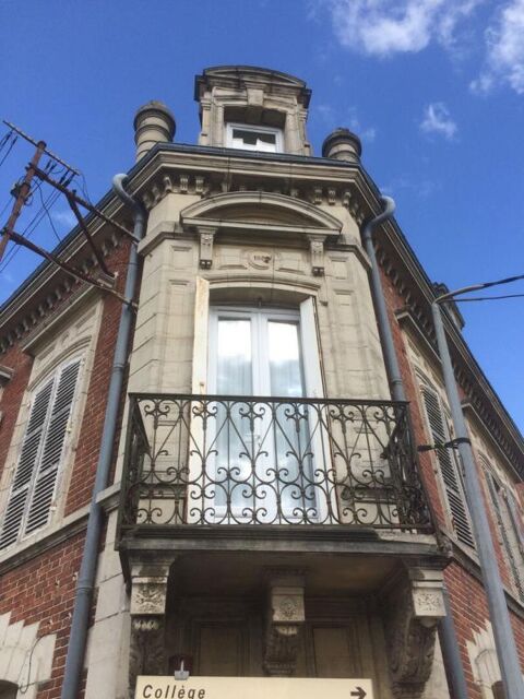 Appartements dans Maison Bourgeoise Fere Champenoise 10 pièce(s) 300 m2 environ avec cour 159000 Fre-Champenoise (51230)