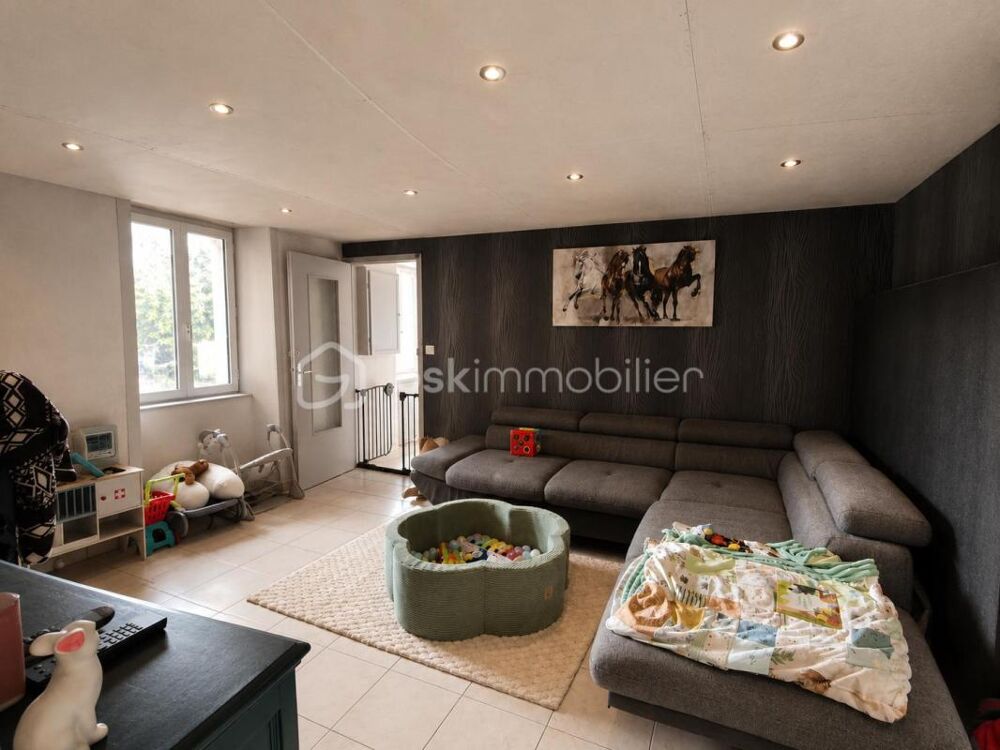 Vente Maison Corps de ferme de 210 m² avec appartement indépendant et plus de 440 m² de dépendances Lure