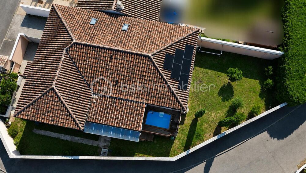 Villa de 132m² avec jardin, garage, piscine et terrasse