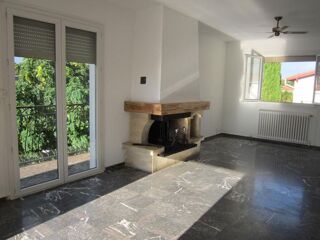  Appartement à louer 4 pièces 100 m²