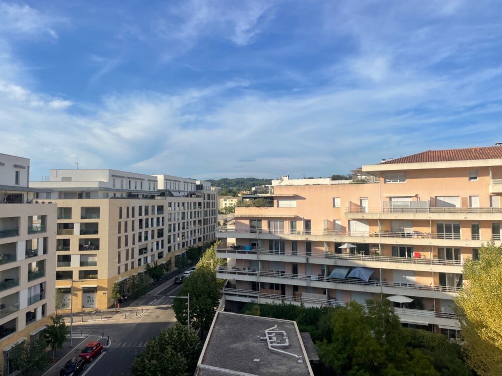 Appartement à vendre deernier étage 3 pièces AIX EN PROVENCE (13) dans une résidence en centre ville