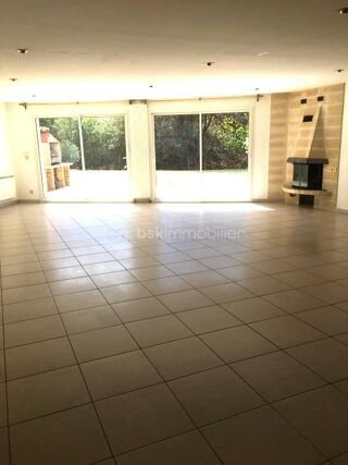  Appartement � louer 4 pi�ces 145 m�