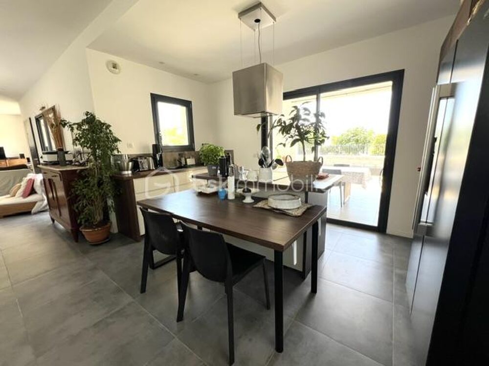 Vente Villa SANARY-SUR-MER – Villa d'architecte 2017 – 129 m² – Piscine – 3 suites – Terrain plat 800 m² Sanary sur mer
