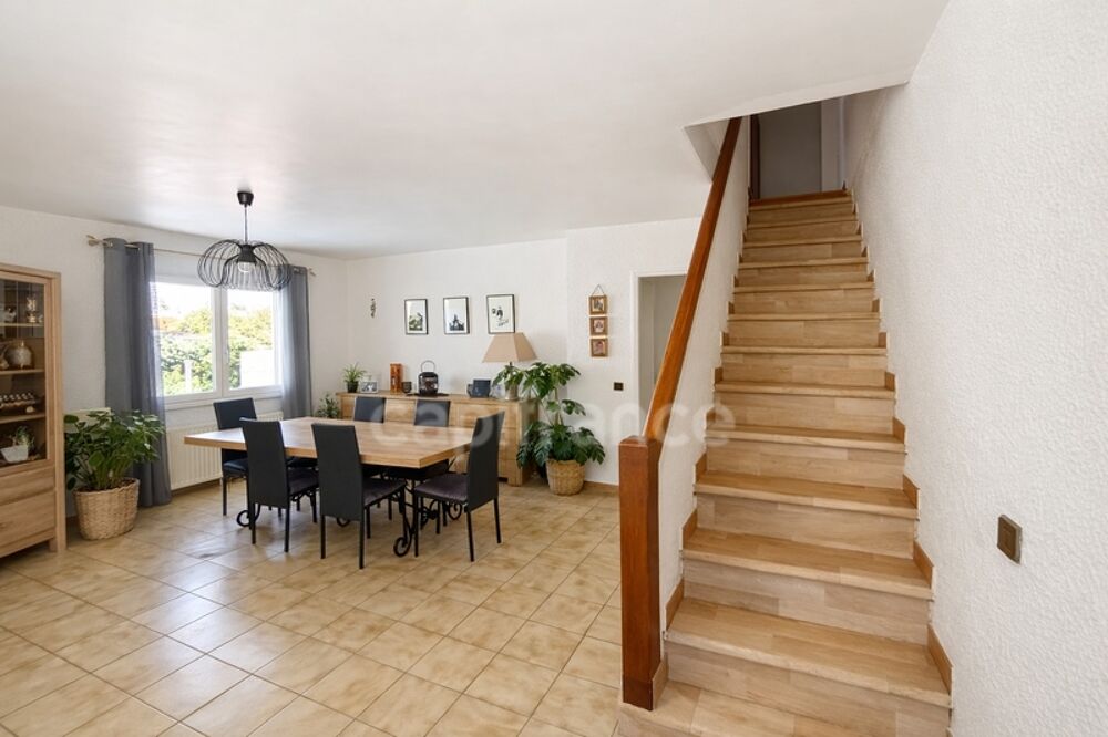 VIAS  Villa contemporaine avec piscine, 4 chambres, énergie positive. Bien rare sur le secteur
