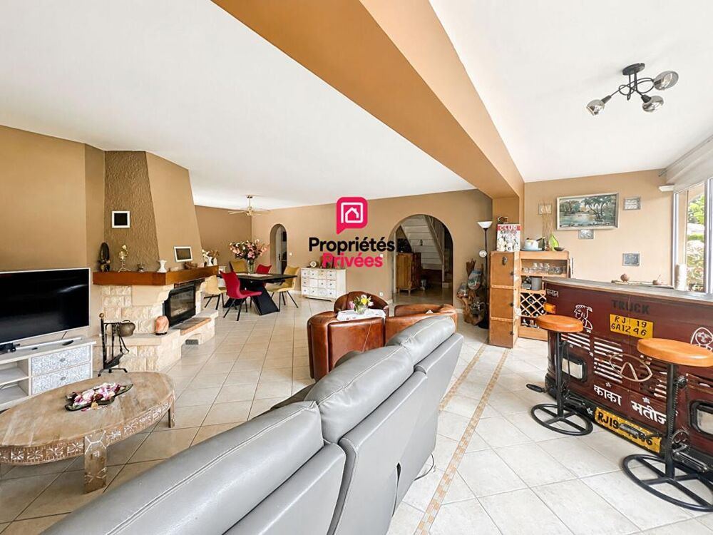 Propriété familiale avec piscine chauffée et parc arboré