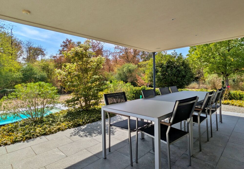 Maison à vendre 9 pièces KEMBS LOECHLE (68).Belle maison contemporaine de 250 m², 14 ares, avec piscine, en lisière de forêt