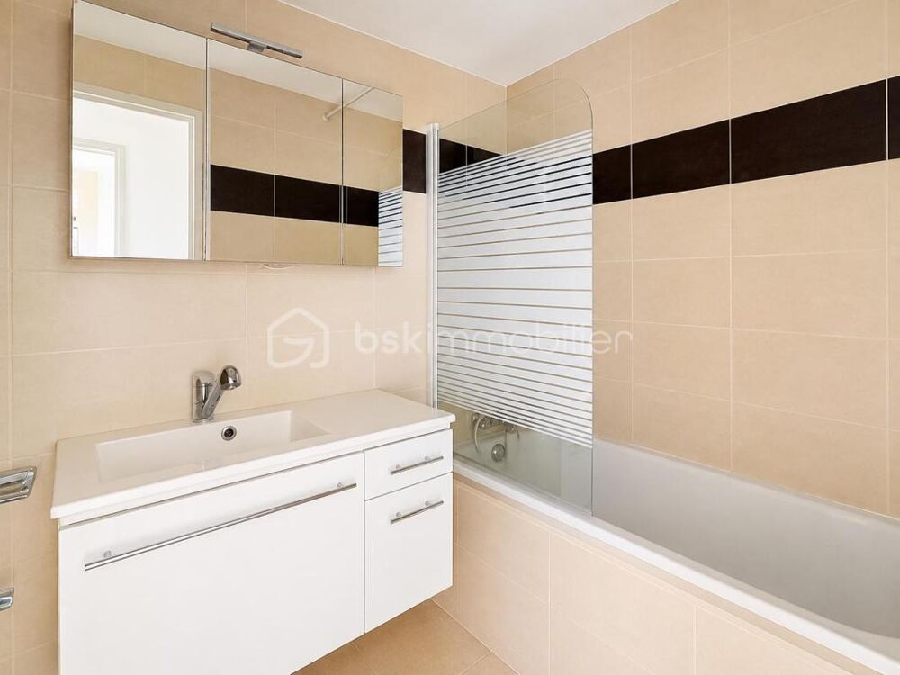 Vente Appartement 2 PIECES DE 48 M² TRAVERSANT/ VUE MANORAMIQUE SUR LA MER/ PARKING/ CAVE Cagnes sur mer