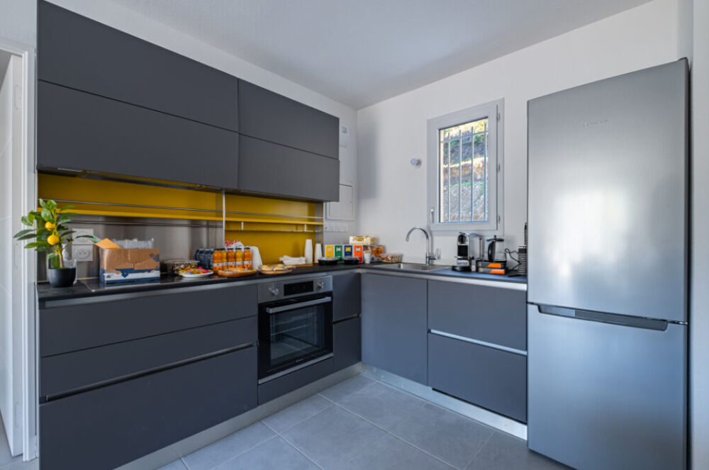 Très beau 3 pièces de 66 m² avec terrasse de 14 m², un double stationnement et une cave