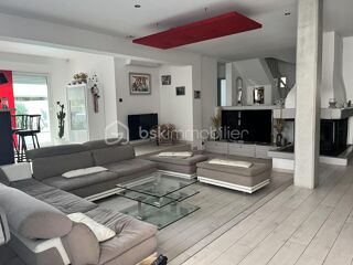  Villa  vendre 6 pices 210 m