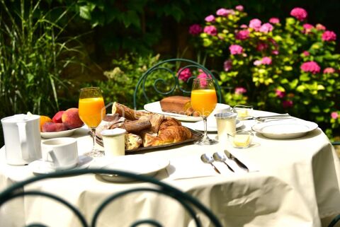 Vente H&ocirc;tel *** Bar Restaurant en P&eacute;rigord Noir � Dordogne ( 24 ) � 30 mn de Sarlat 870000 24200 Sarlat la caneda