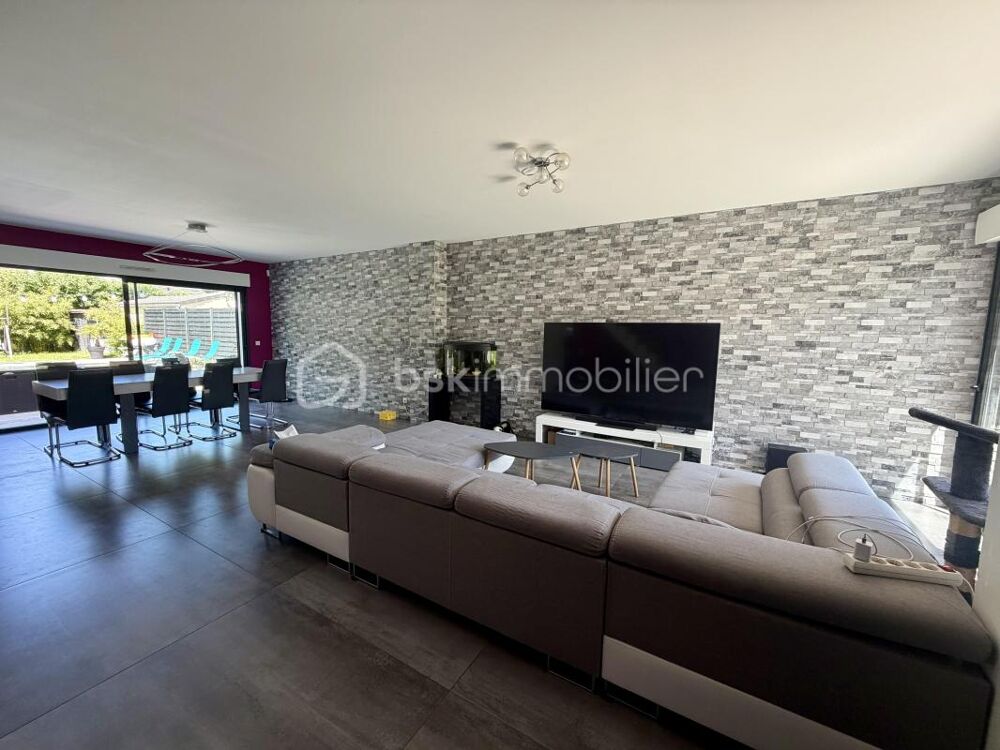 Maison dexception contemporaine 208 m²  Piscine chauffée  Prestations haut de gamme