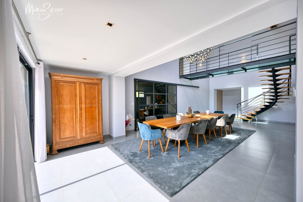 à vendre  Propriété/château Thurins (69510)