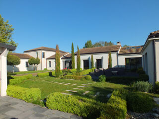  Villa � vendre 15 + pi�ces 730 m�