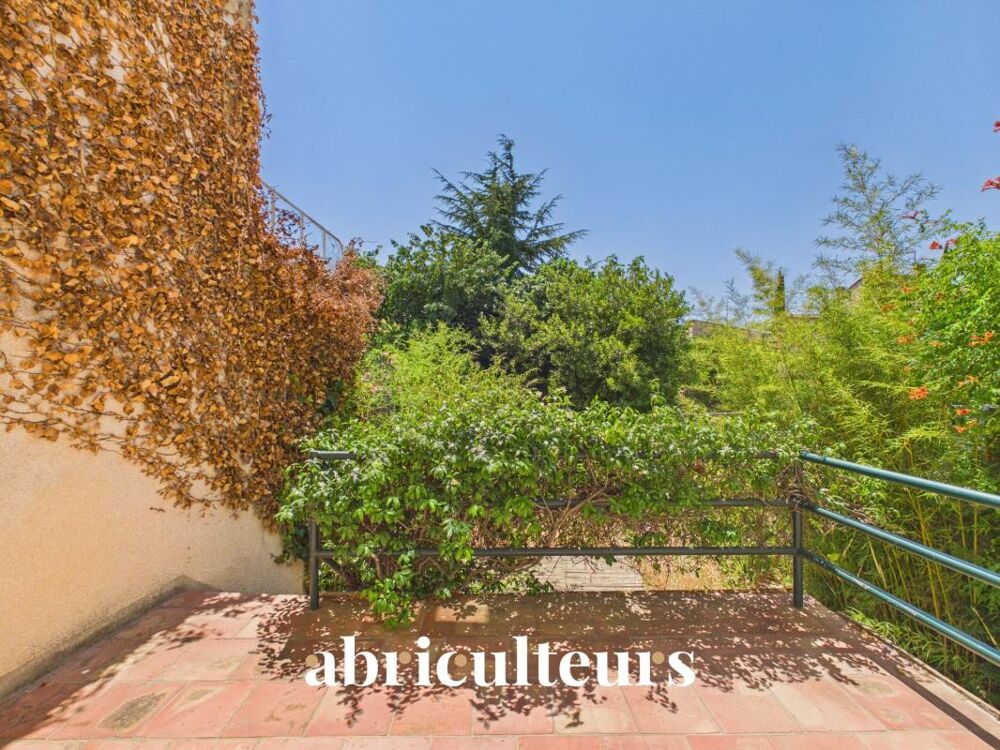 Maison de village avec jardin, garage, cave et grenier aménageable à Saint-Cannat